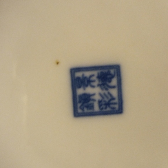 Vintage Asian Porcelain Lidded Pot - Picture 7 of 9